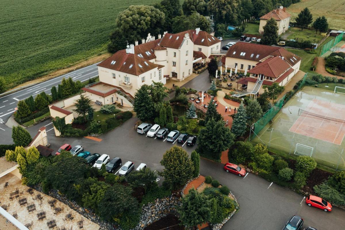 Hotel Allvet Drnovice  Eksteriør billede