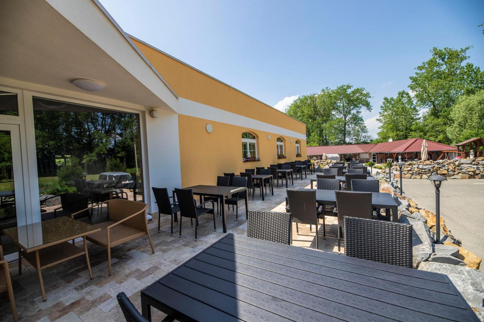 Hotel Allvet Drnovice  Eksteriør billede